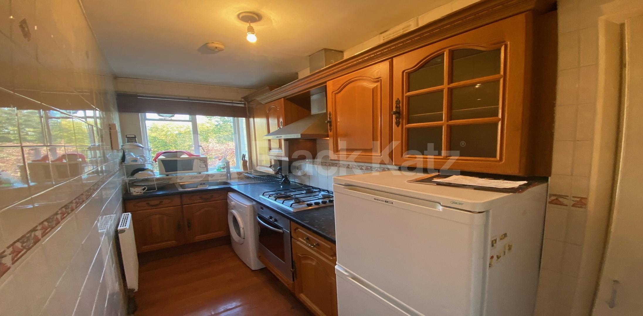 Situated on the top floor of this impressive Victorian house Trafalgar Avenue, Burgess Park